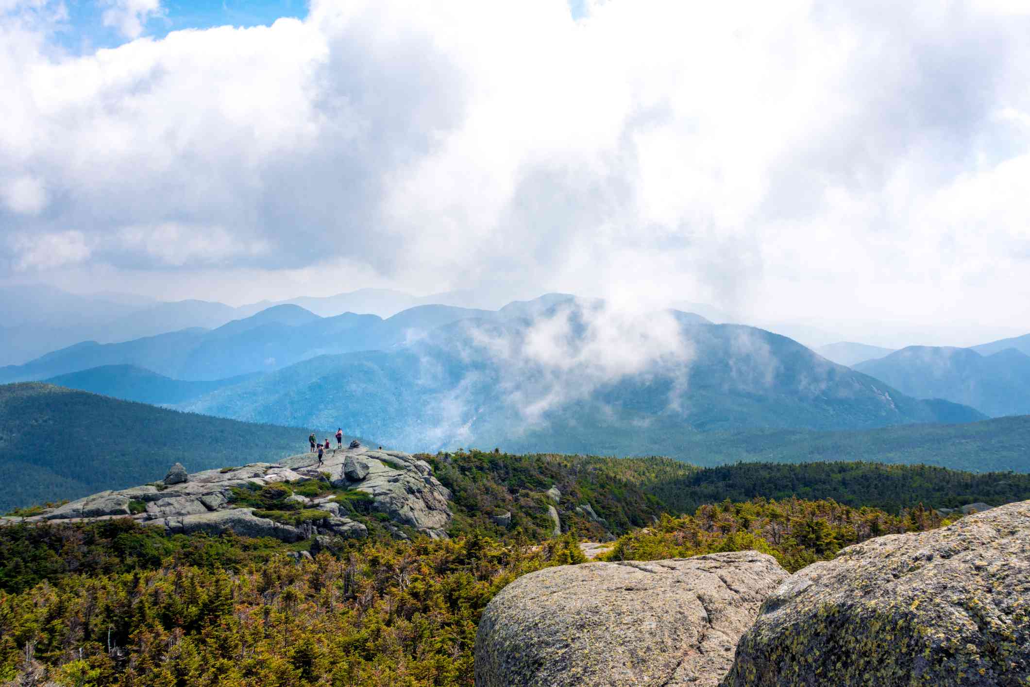 从阿迪朗达克的玛西山上看山