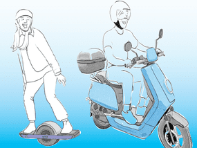 一个人的动画片摩托车的和一名妇女在电滑板的。“width=