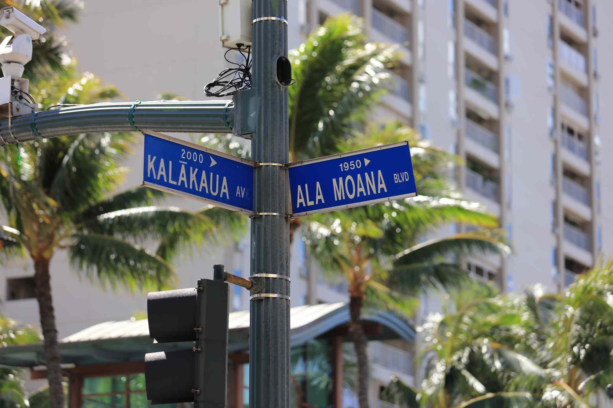 夏威夷的人行横道和街道标志。