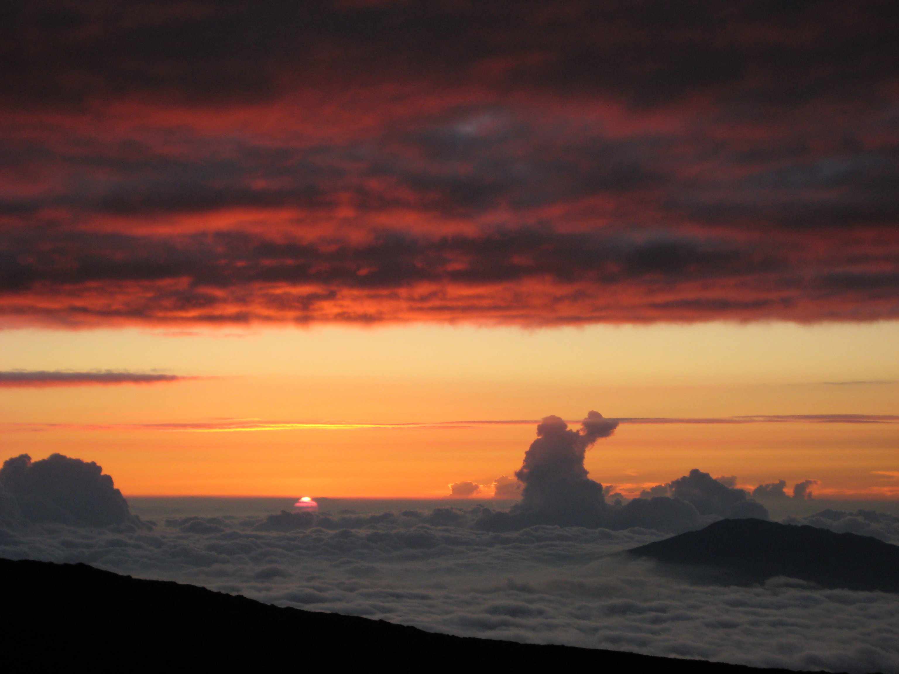 夏威夷的Mauna Loa天文台周围的云