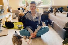 Evgeniya Drach与乌克兰营救的猫