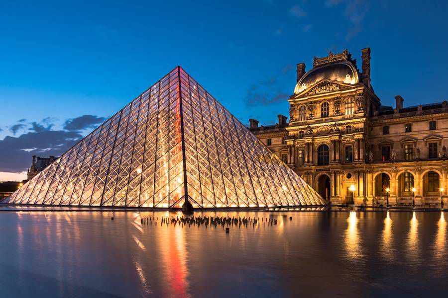 蓝色时刻：卢浮宫，巴黎，法国