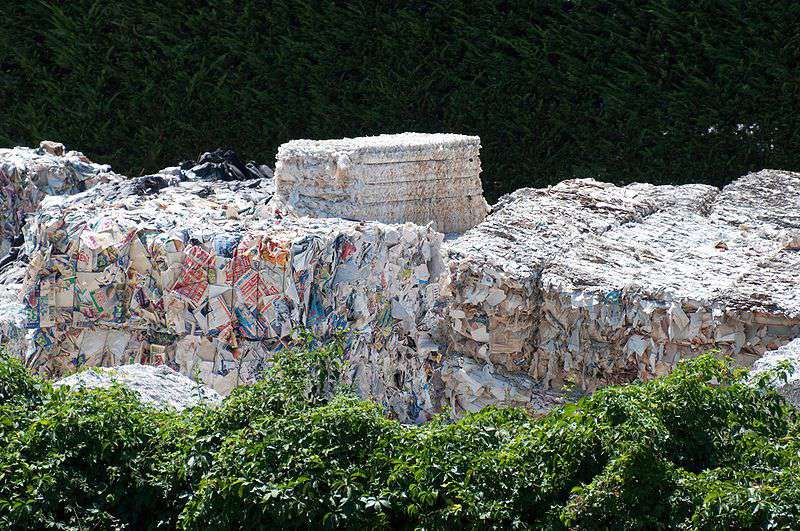 在意大利Bagni di Lucca附近的Ponte a Serraglio，用过的纸被收集起来用于纸张回收