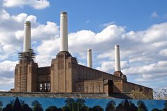 Pink Floyd动物的Battersea发电站。
