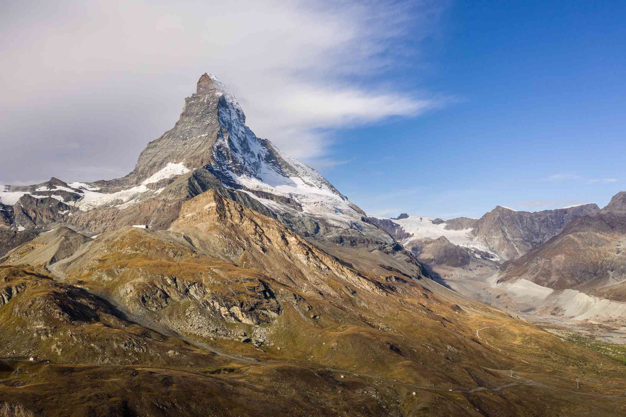 戏剧性的鸟瞰图标志性的马特洪峰峰值高于策马特,瑞士