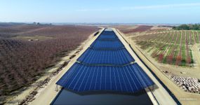 横跨110英尺宽的TID主运河的太阳能电池板概念效图＂width=
