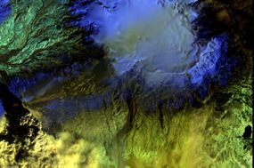 2010年4月17日，从太空拍摄的冰岛库尔火山EyjafjallajÃ¶