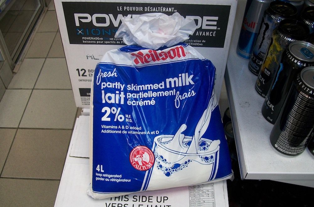加拿大袋装牛奶