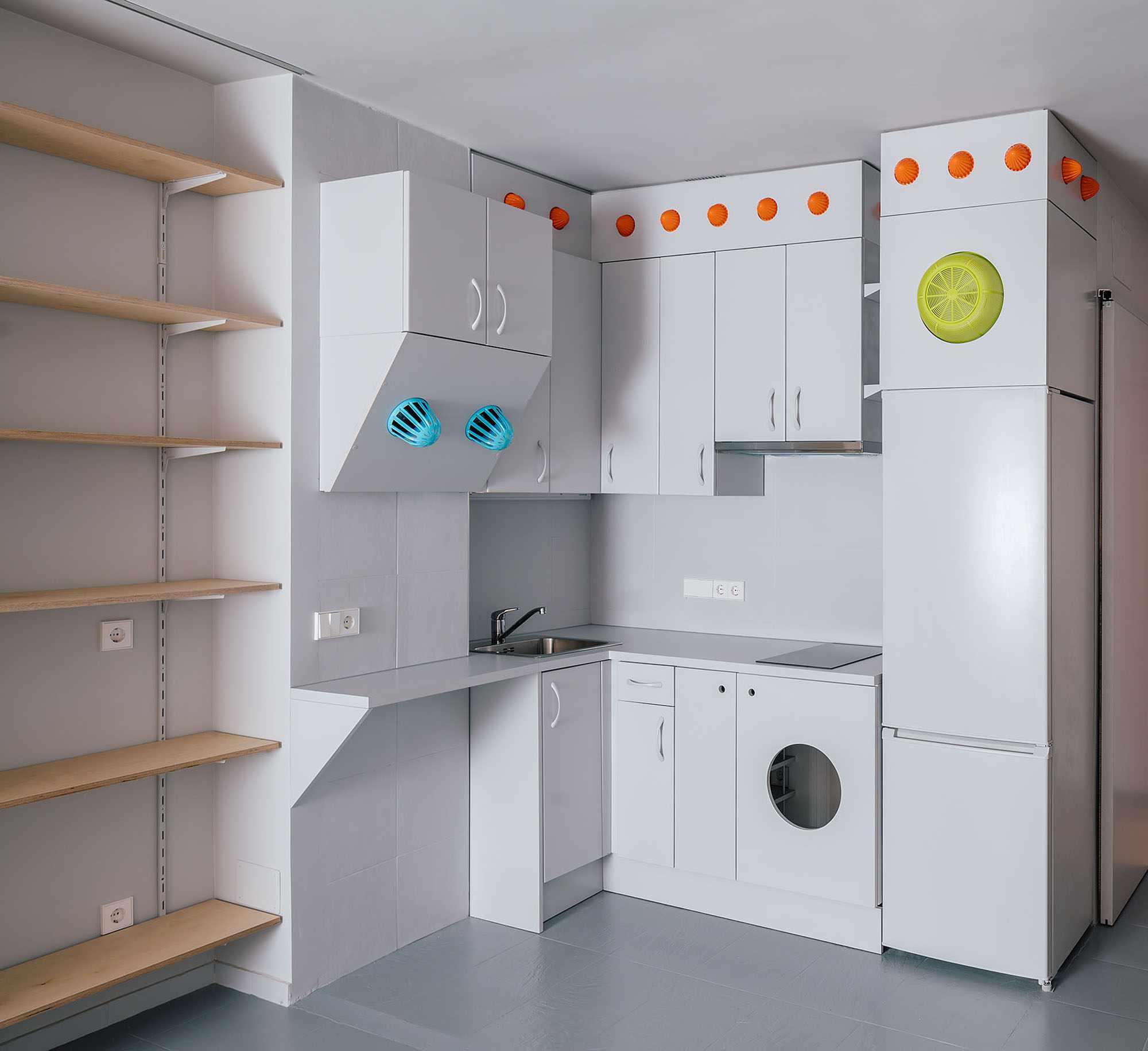 Husos Architects的换流扁平的小型公寓翻新厨房