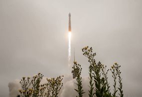 联合发射联盟（ULA）ATLAS V Rocket与Landsat 9卫星在板上发射，2021年9月27日，星期一，来自加利福尼亚州范登伯格太空力量基地的太空发射综合体3。Landsat 9卫星是NASA/美国联合。地质调查任务将继续监测地球的土地和沿海地区的遗产。