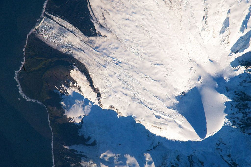澳大利亚雪覆盖的赫德岛的卫星图像