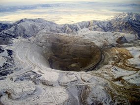宾汉姆峡谷矿井的高角度视图