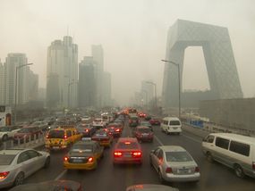北京交通造成的空气污染＂width=