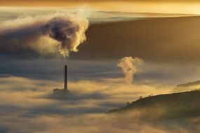 山峰区德比郡的Castleton Sunrise的污染。英国