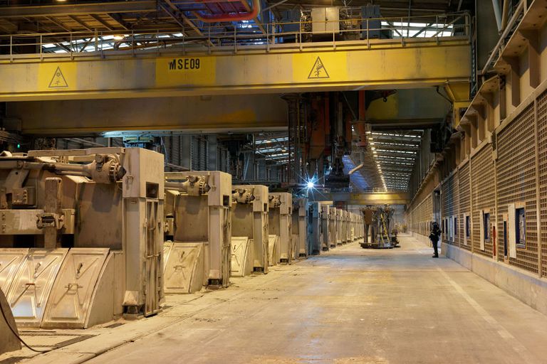 法国铝冶炼厂的图像。“class=