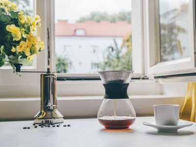 玻璃咖啡壶可重用坐在厨房的前面window.A开放