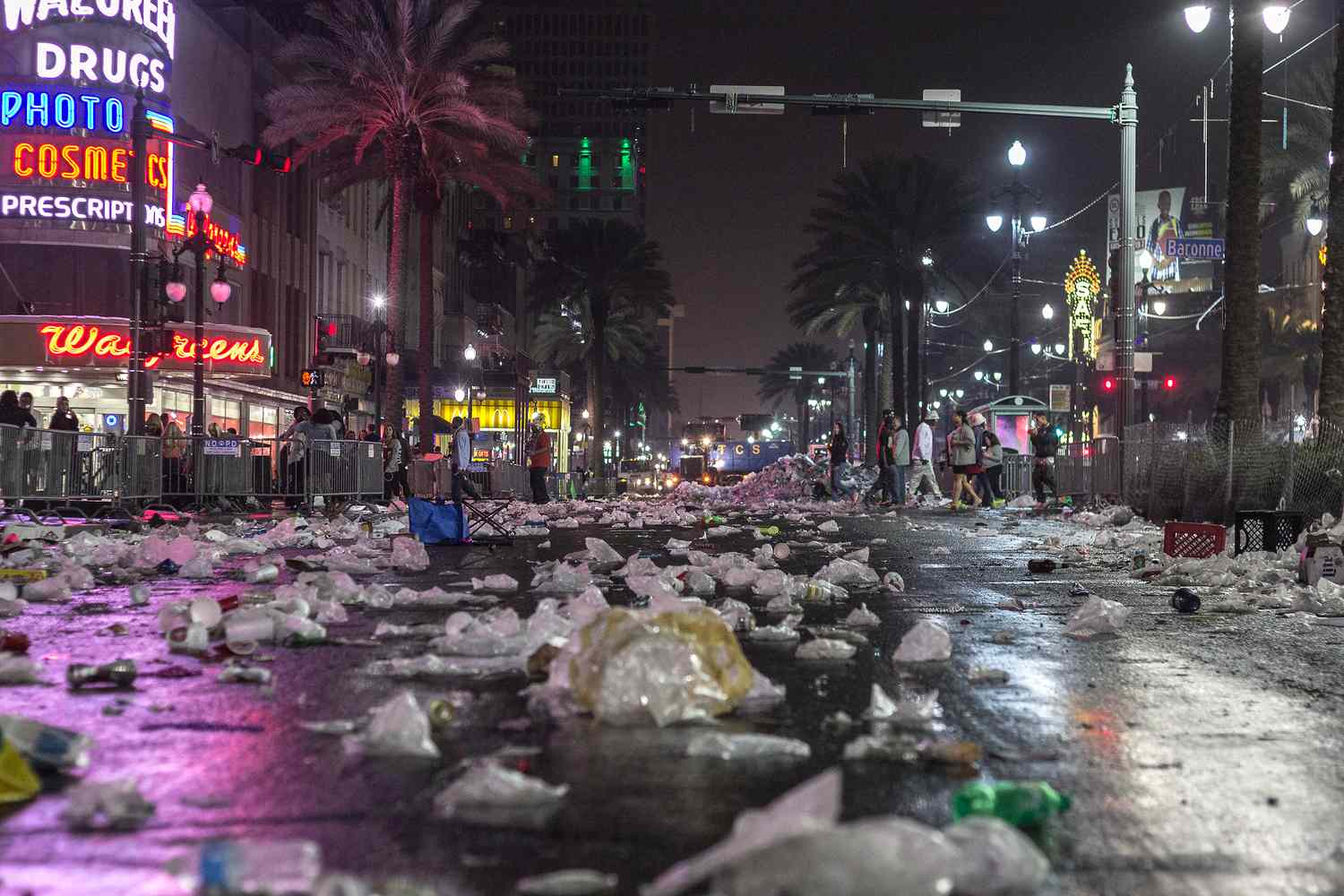 2015年狂欢节后，新奥尔良标志性的运河街被垃圾覆盖。