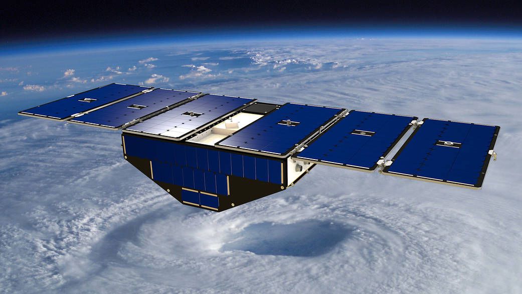艺术家的概念图，八个气旋全球导航卫星系统中的一个卫星部署在太空中的飓风之上。＂width=