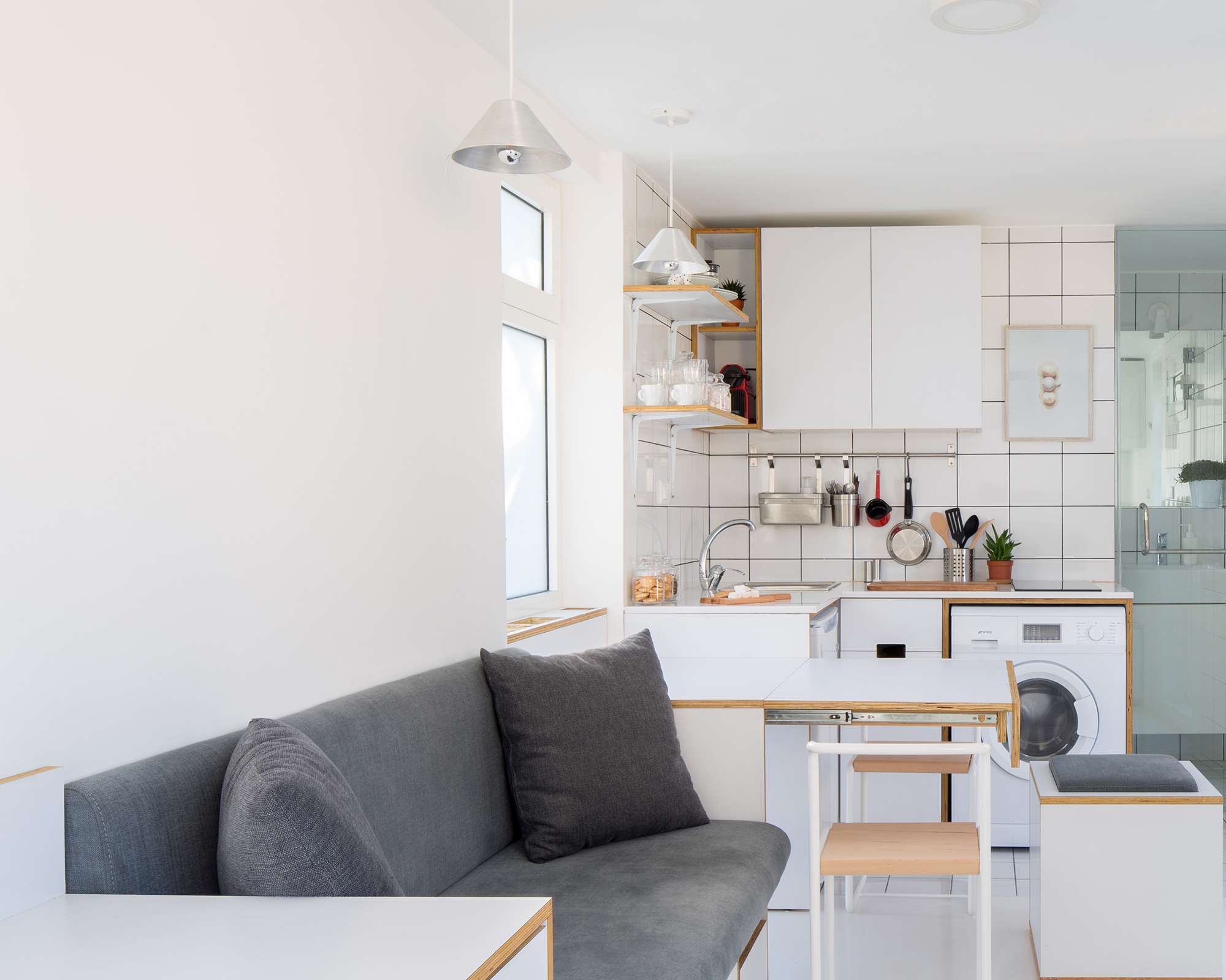 由Elie Metni设计的Shoebox微型公寓沙发＂width=
