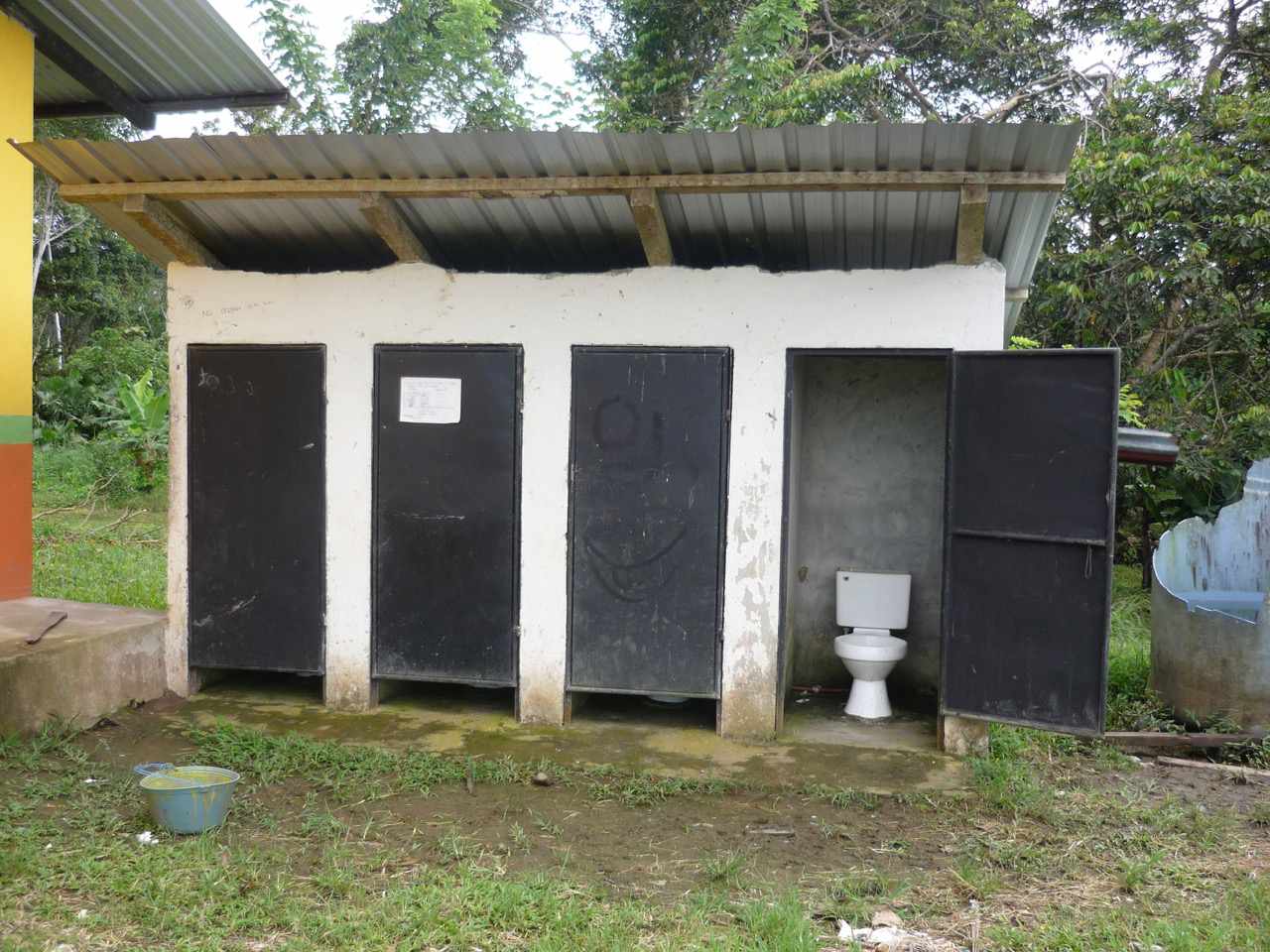 厄瓜多尔无功能厕所