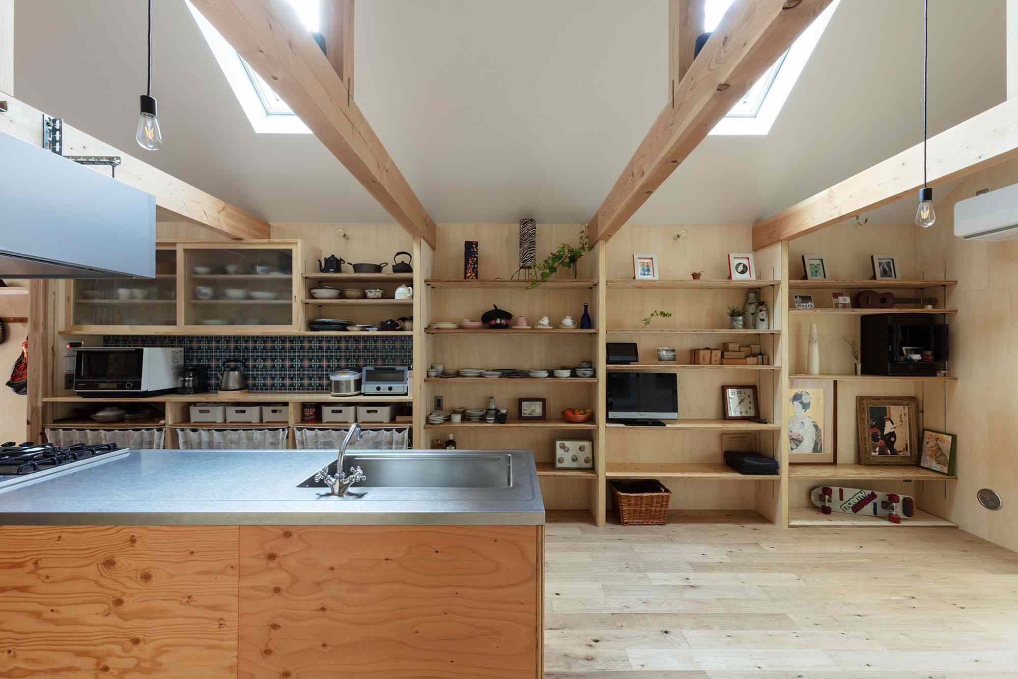 Yoshihiro Yamamoto Architects Atelier Open Kitchen Beshving的工具箱房屋