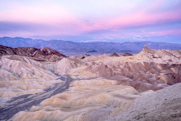 美国加利福尼亚黎明的Zabriskie Point