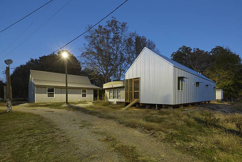 Michele’s House和Idella’s House是Rural Studio正在进行的2万美元住宅项目的第15次和第16次迭代。