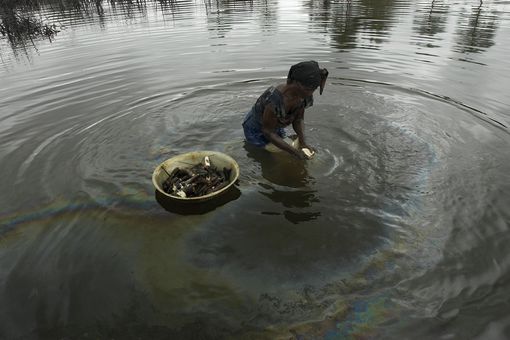 壳牌在尼日利亚石油泄漏污染水