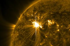 2012年3月6日，美国东部时间晚上7点，太阳爆发了这个太阳周期中最大的太阳耀斑之一。