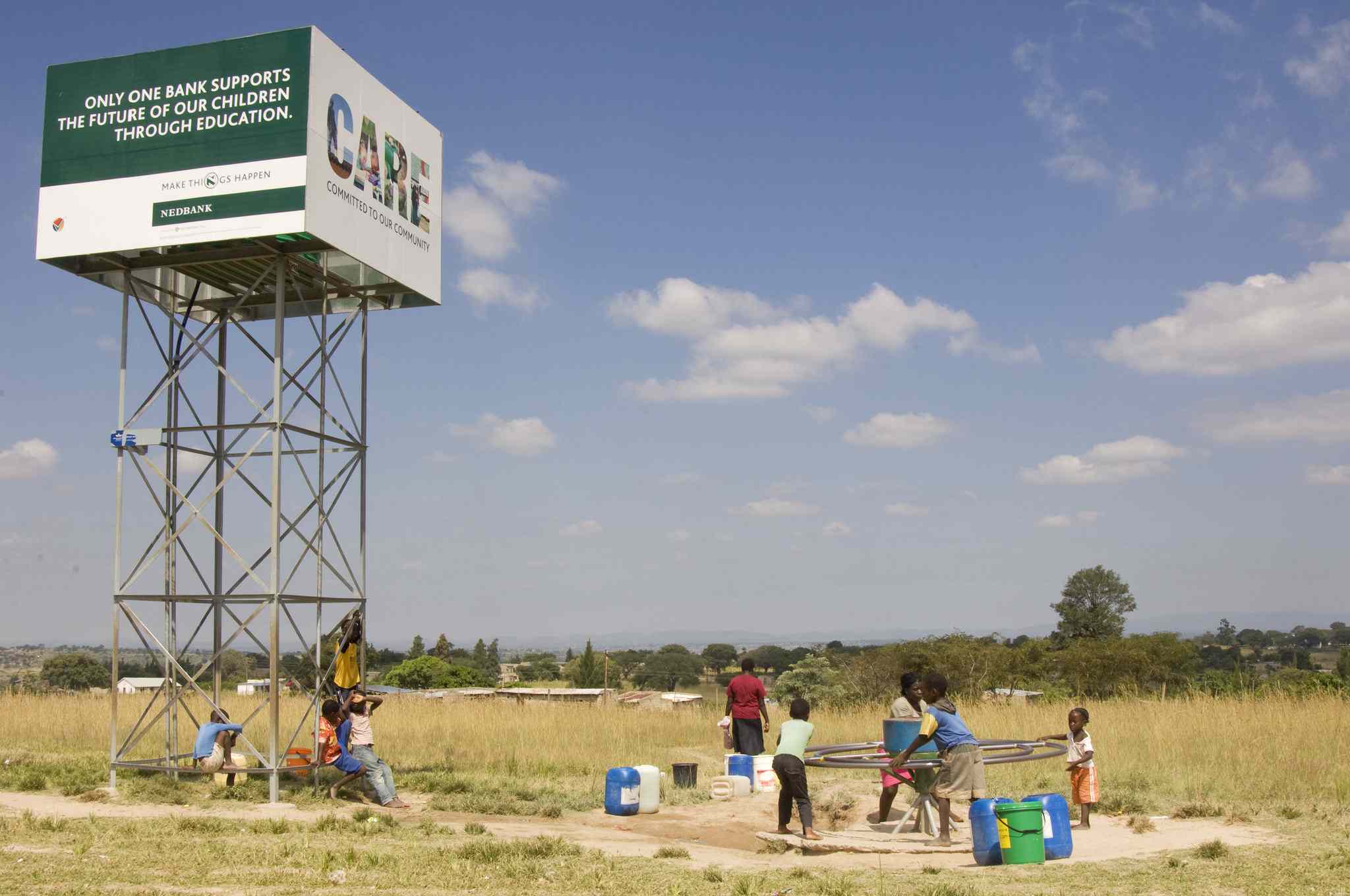 水泵和储罐 -  Acornhoek，Hoedspruit limpopo省。南非“width=
