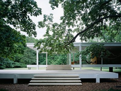 建筑师密斯·凡·德罗的经典现代主义范斯沃斯住宅，普莱诺，伊利诺伊州