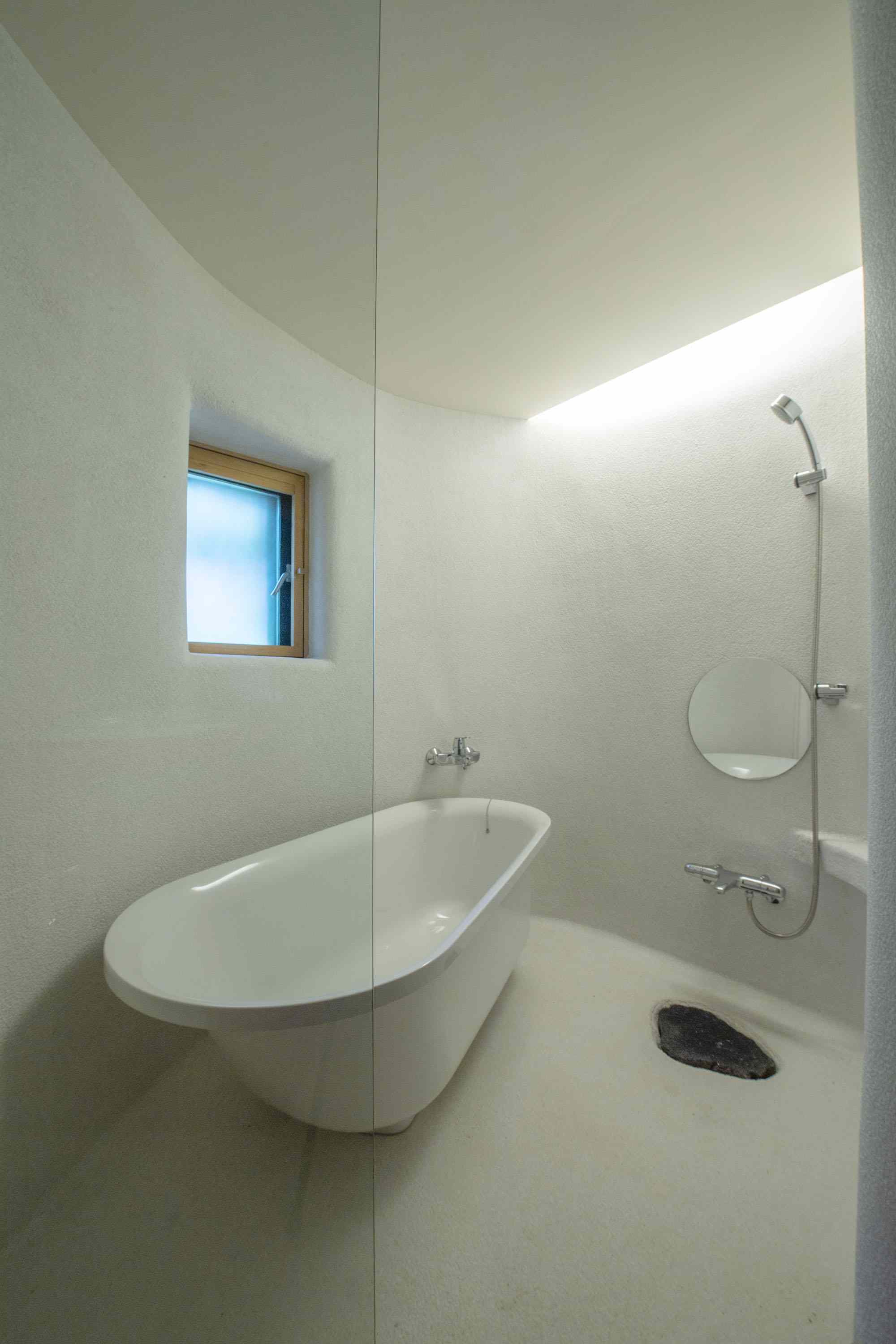 Tono Mirai Architects浴室的Shell House“width=