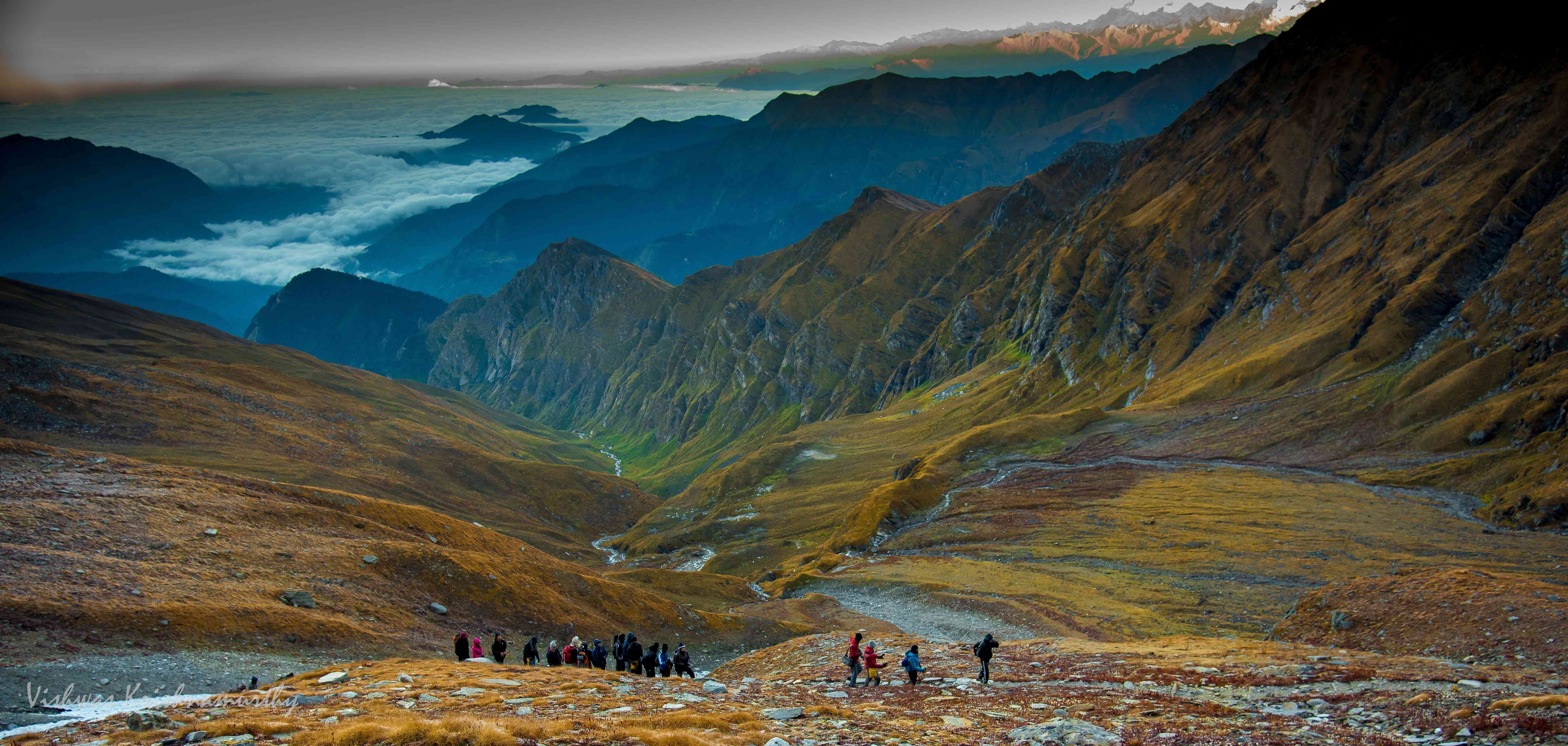 Roopkund湖,湖骨架,徒步旅行者