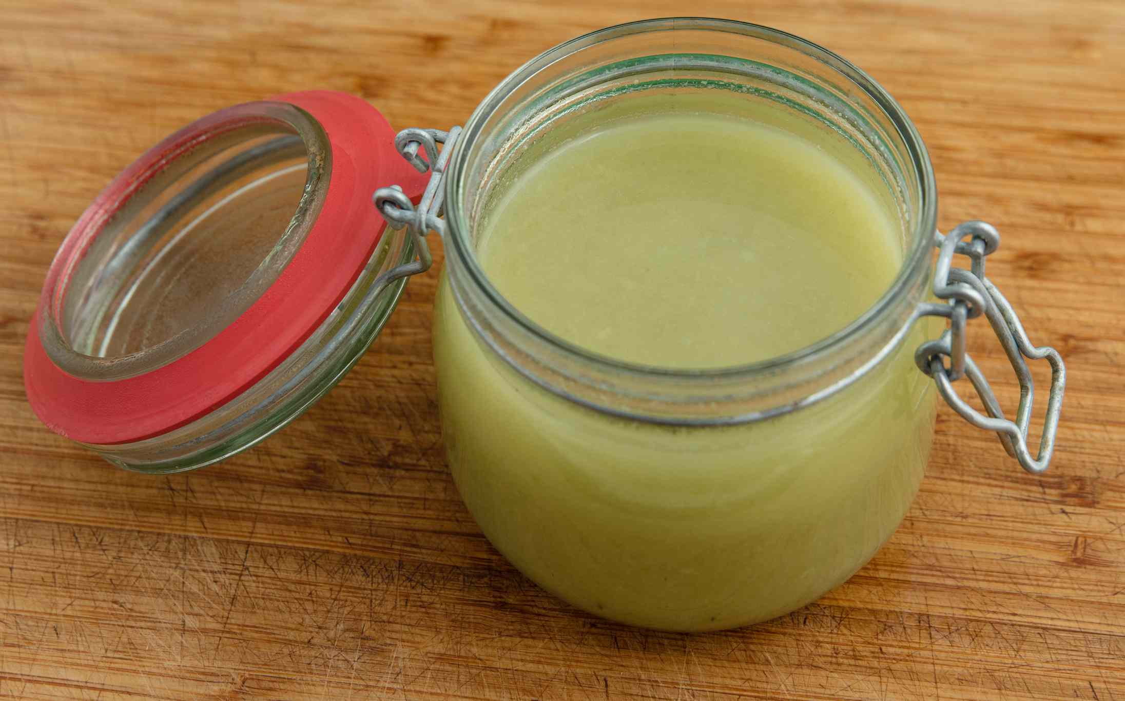 韭葱汤在一个开放的尽情jar