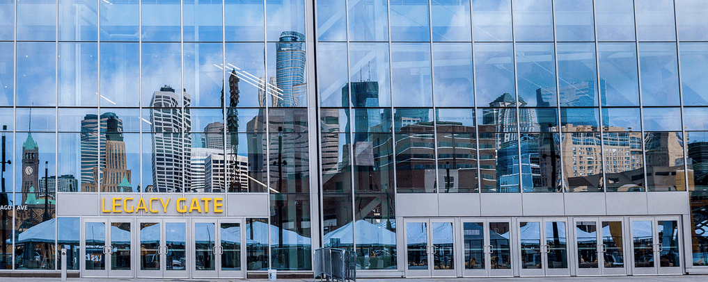 明尼阿波利斯美国银行体育场的玻璃立面