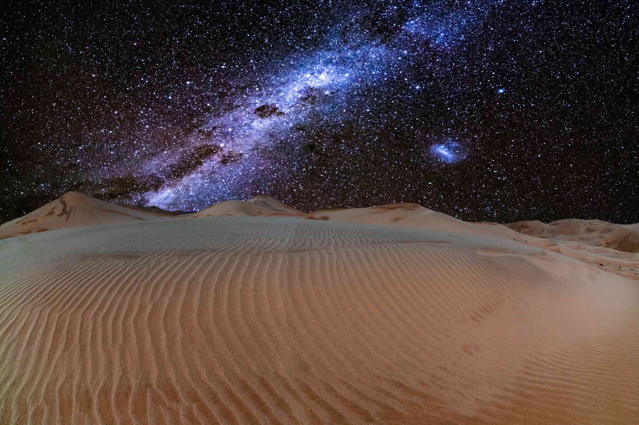 自然保护区银河系在沙丘”width=