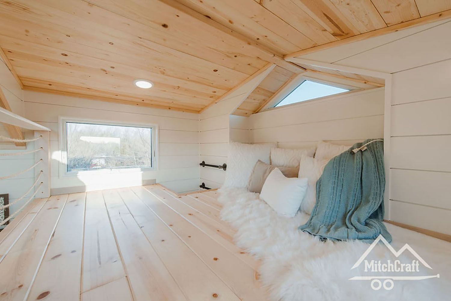 Kay Tiny House by Mitchcraft Tiny Homes二级阁楼