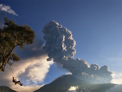 通古拉瓦火山爆发时，人们在摇晃