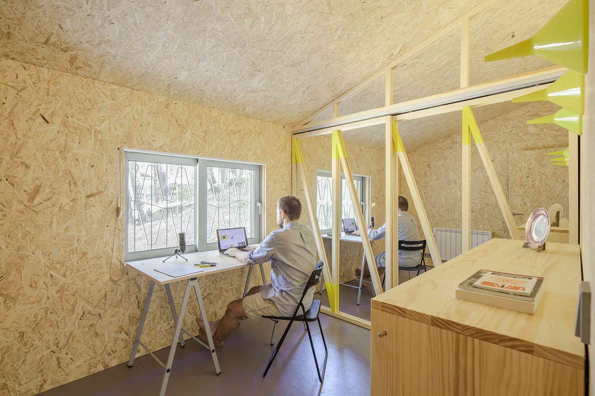 (Synanthro)Love Shack， (Tele)Working Abode by Husos Architects卧室