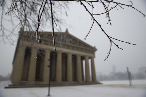 冬季风暴URI在广泛的国家普遍存在的地方带来冰雪