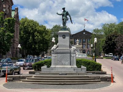 安大略省布罗克维尔的纪念碑和法院大楼