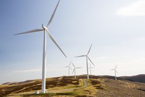 苏格兰南部高地靠近比格的克莱德风力发电场＂width=