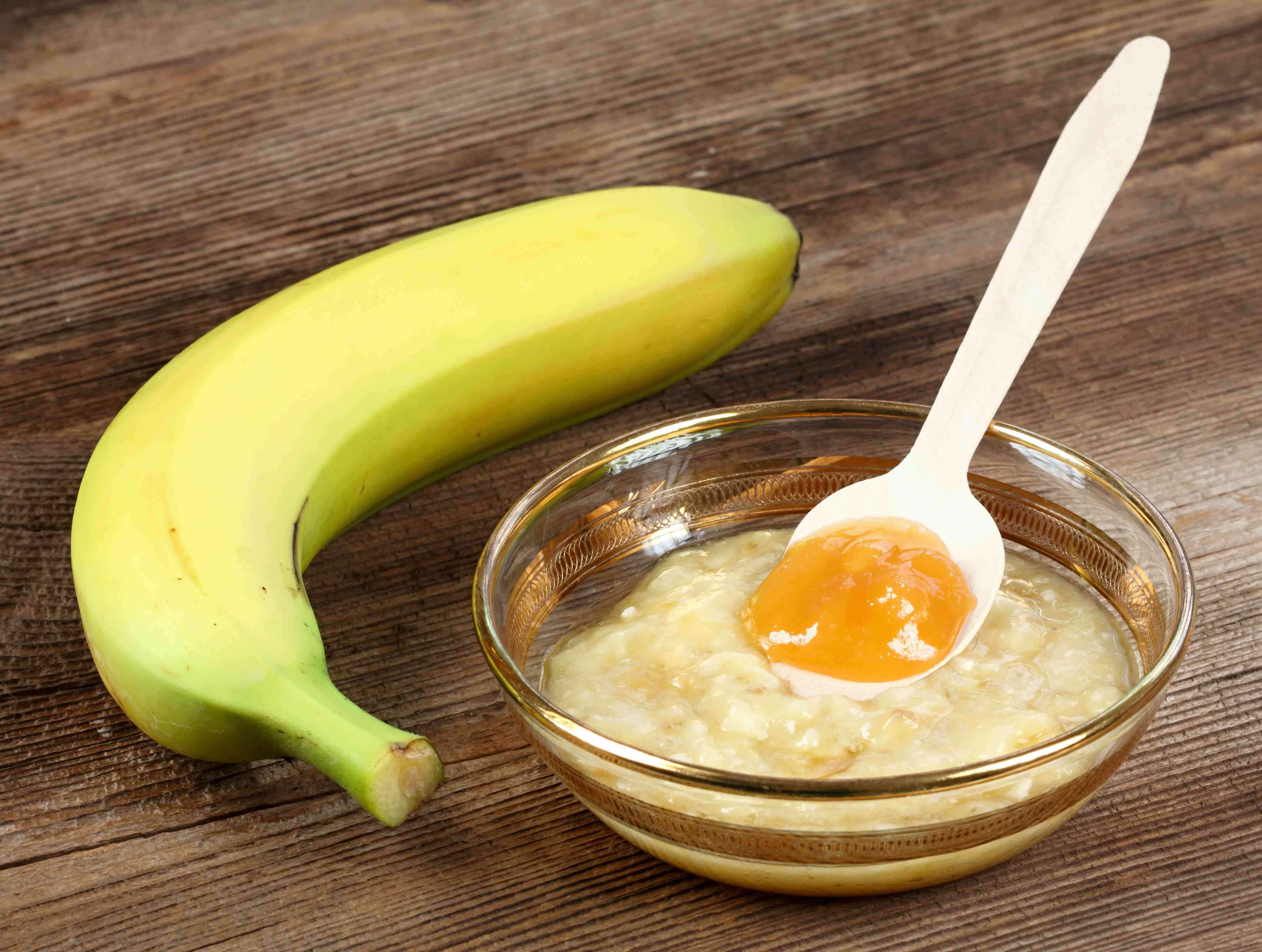 用香蕉、原味酸奶和蜂蜜自制面膜