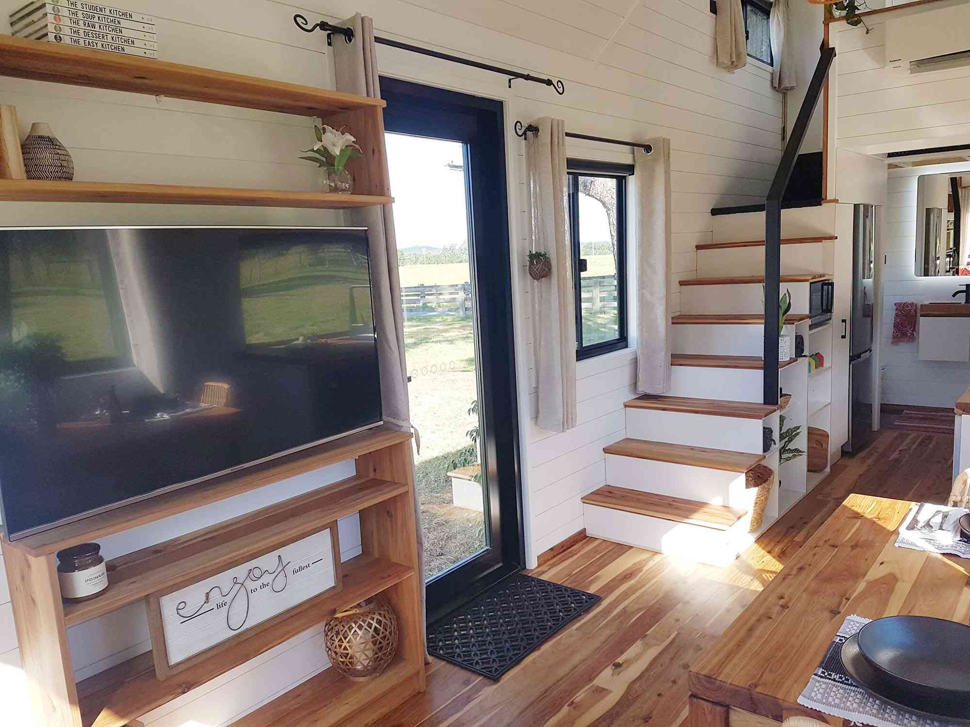 Sojourner Tiny House by Hauslein Tiny House Company楼梯