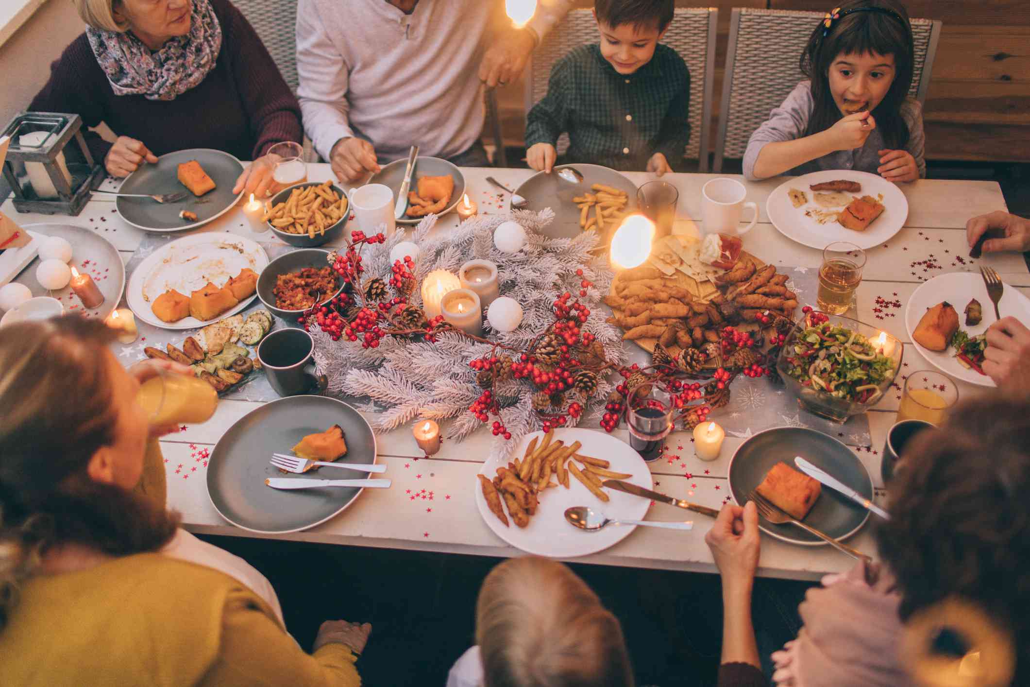 塞尔维亚的圣诞传统是多代同堂的家庭享用12道大餐
