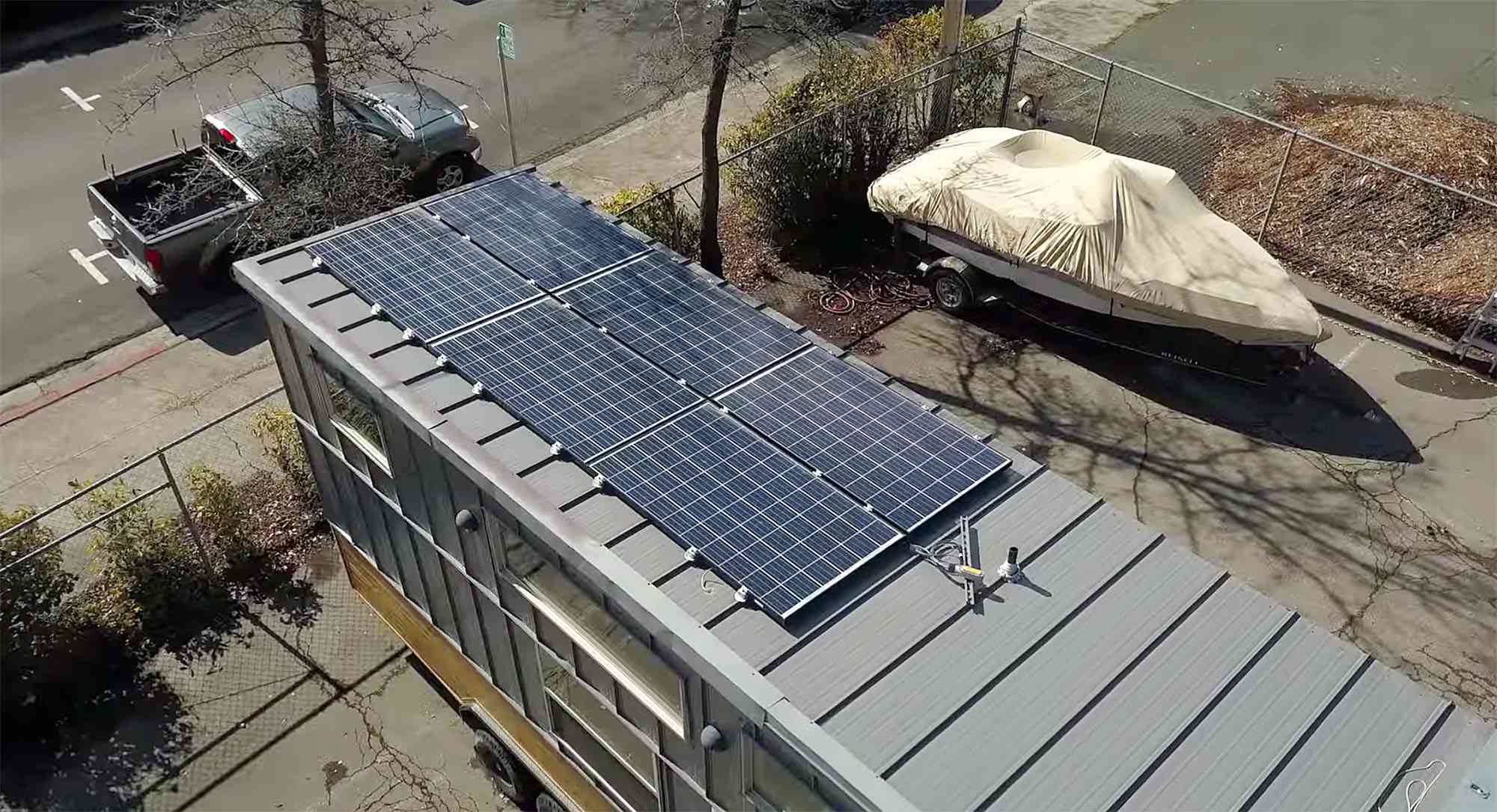 体验小屋屋顶太阳能电池板