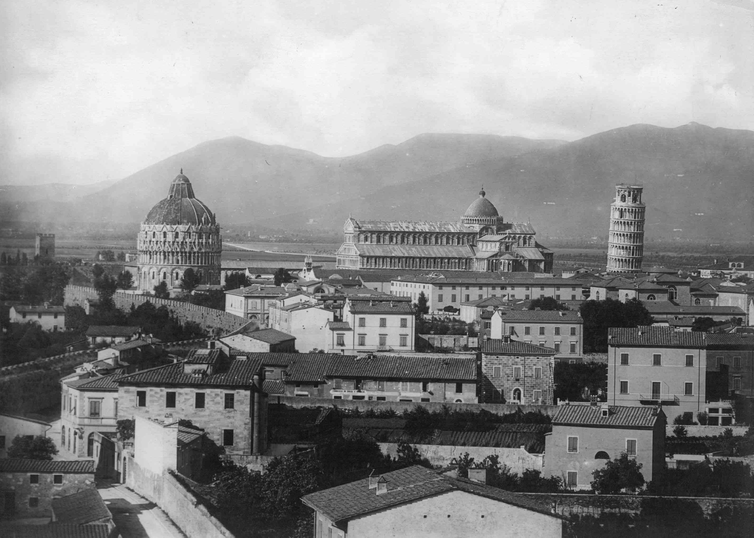 比萨斜塔摄于1950年。
