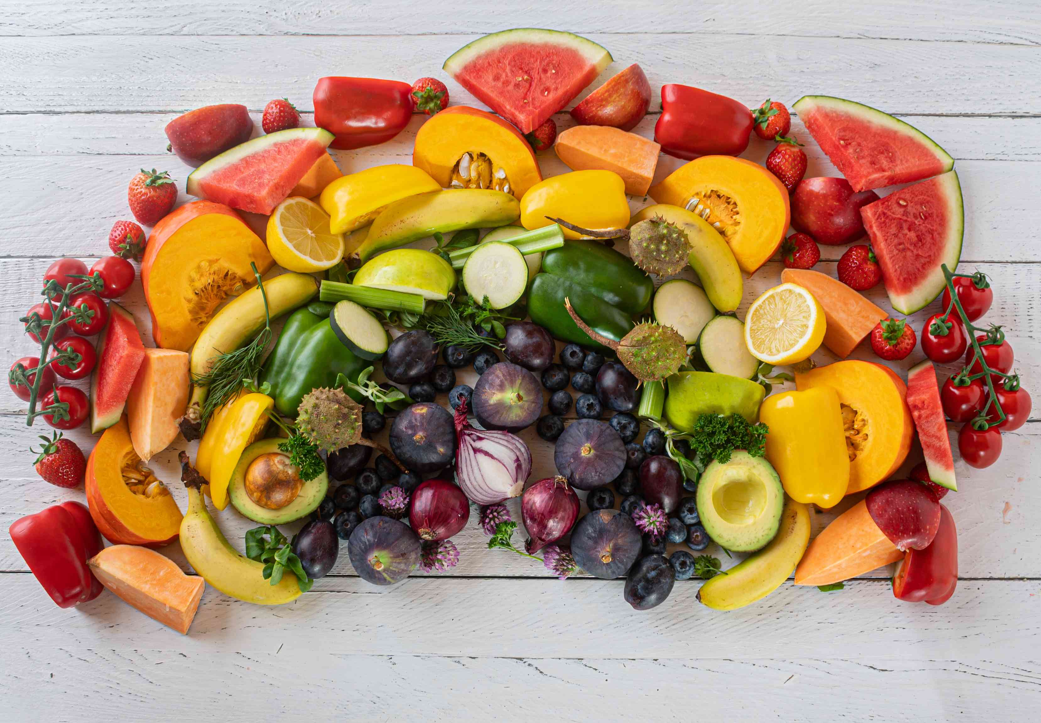 彩虹色的水果和蔬菜背景