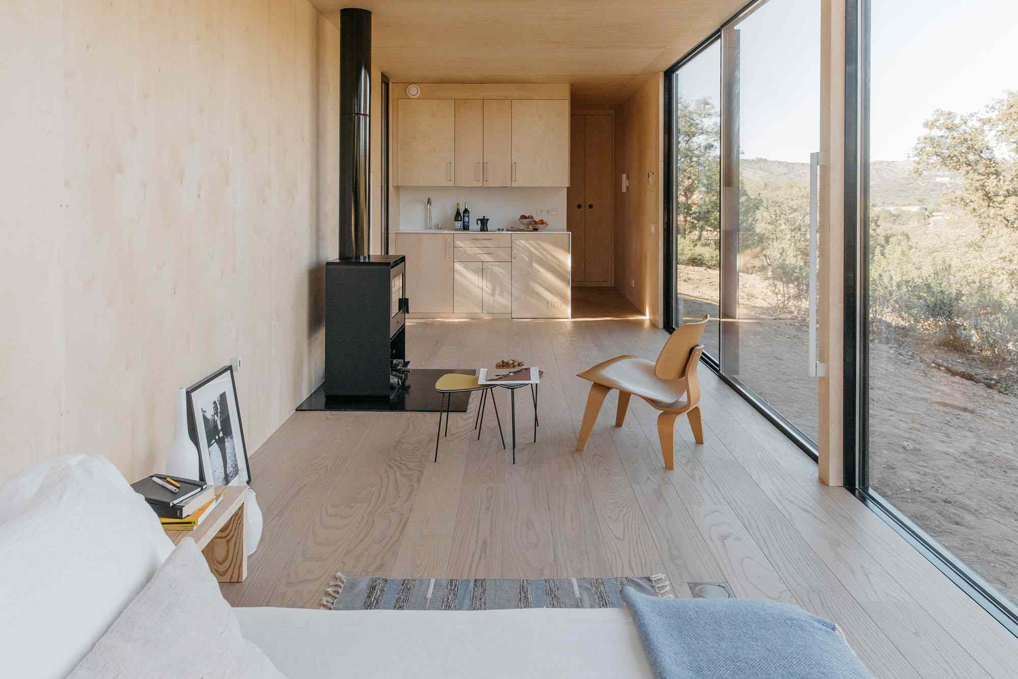 Tini M预制微型住宅由Delavegacanolasso室内设计