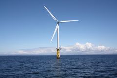 2000年，挪威，北海，海上风力涡轮机。